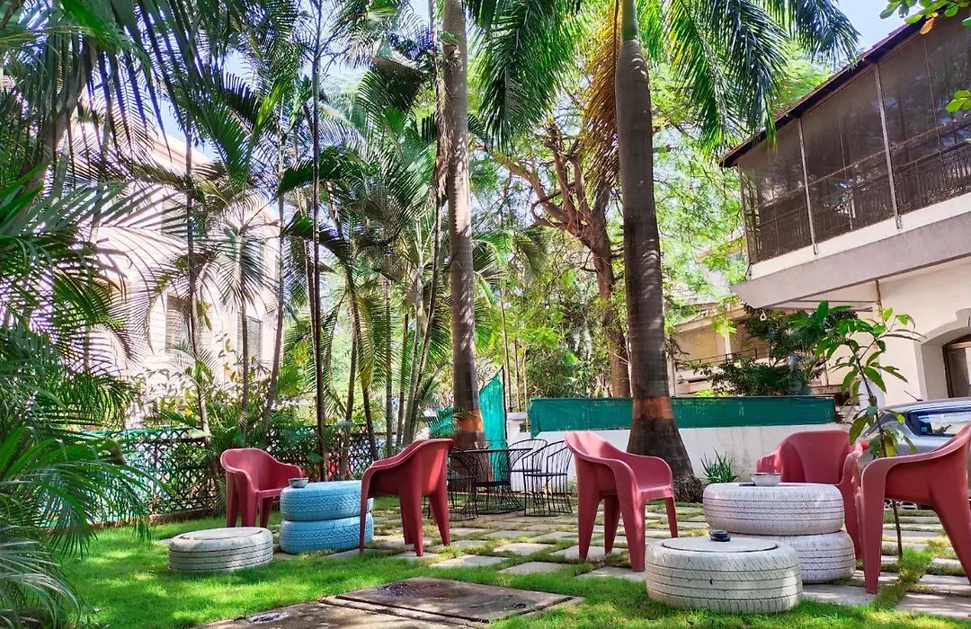 Hostel Lifespace- Tailor Made For Working Professionals- Luxurious Twin Bungalow With Cowork- Only 3 And 4 Share Rooms-1
